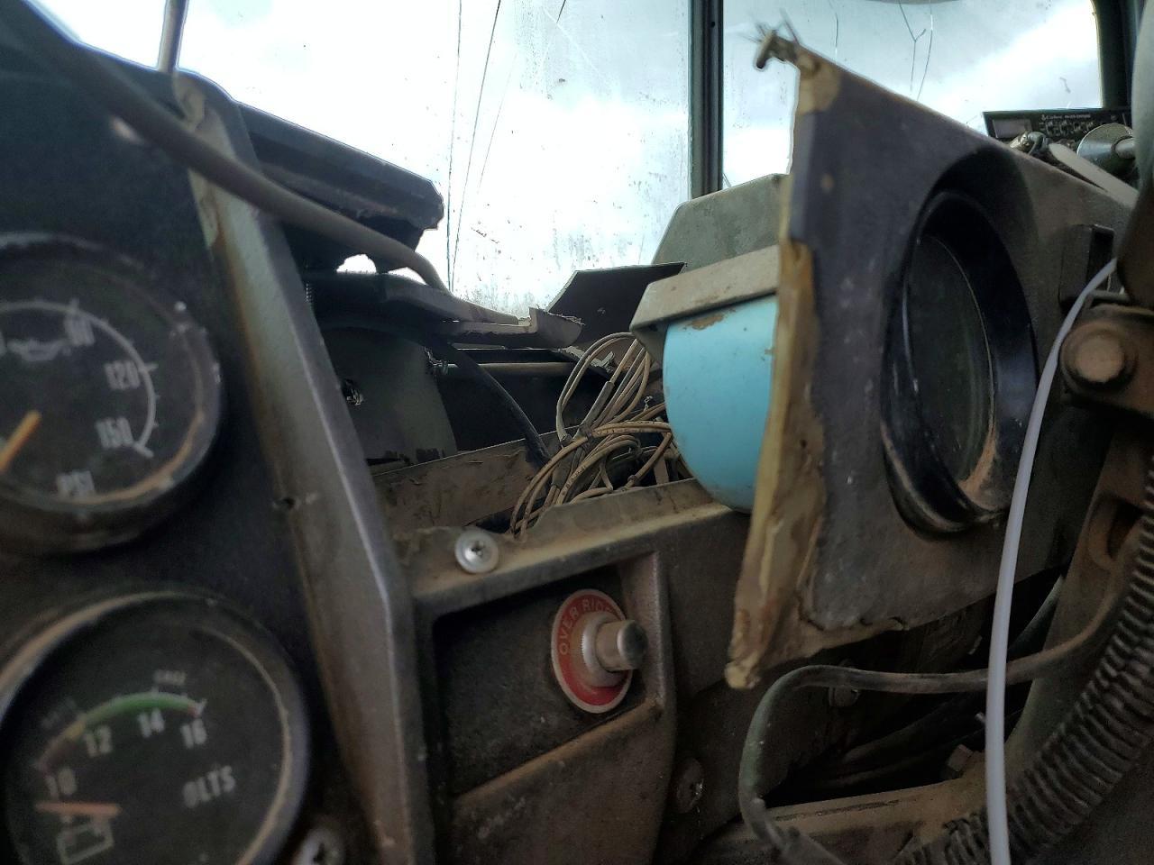 2000 Mack RD888S Dump Truck