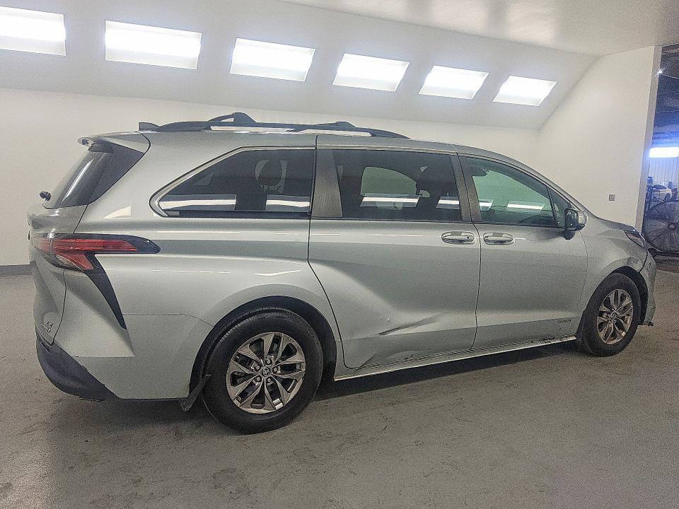 2021 Toyota Sienna le 8-passenger