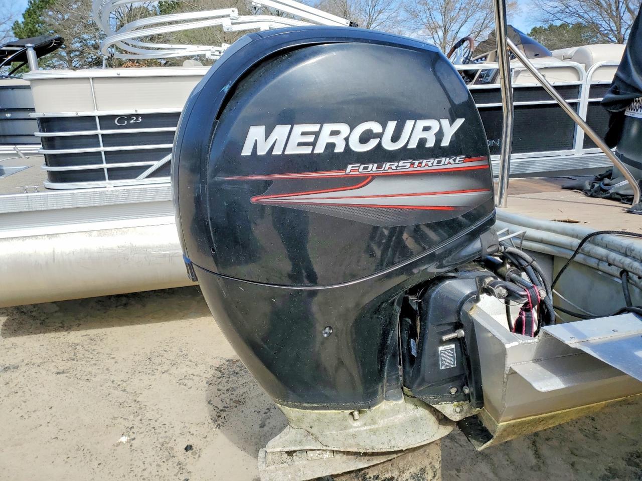 2013 Lowe Pontoon
