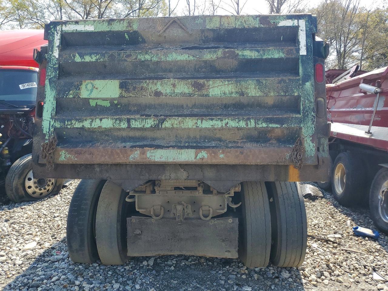 1998 International 2000 2674