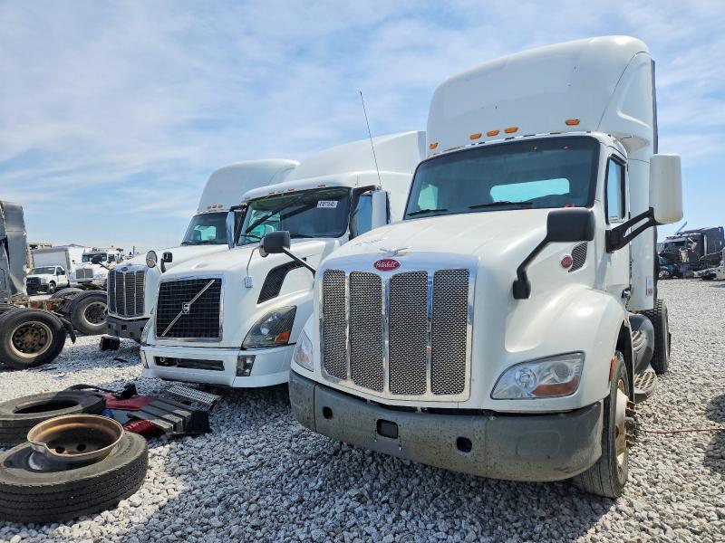 2017 Peterbilt 579 Semi Truck