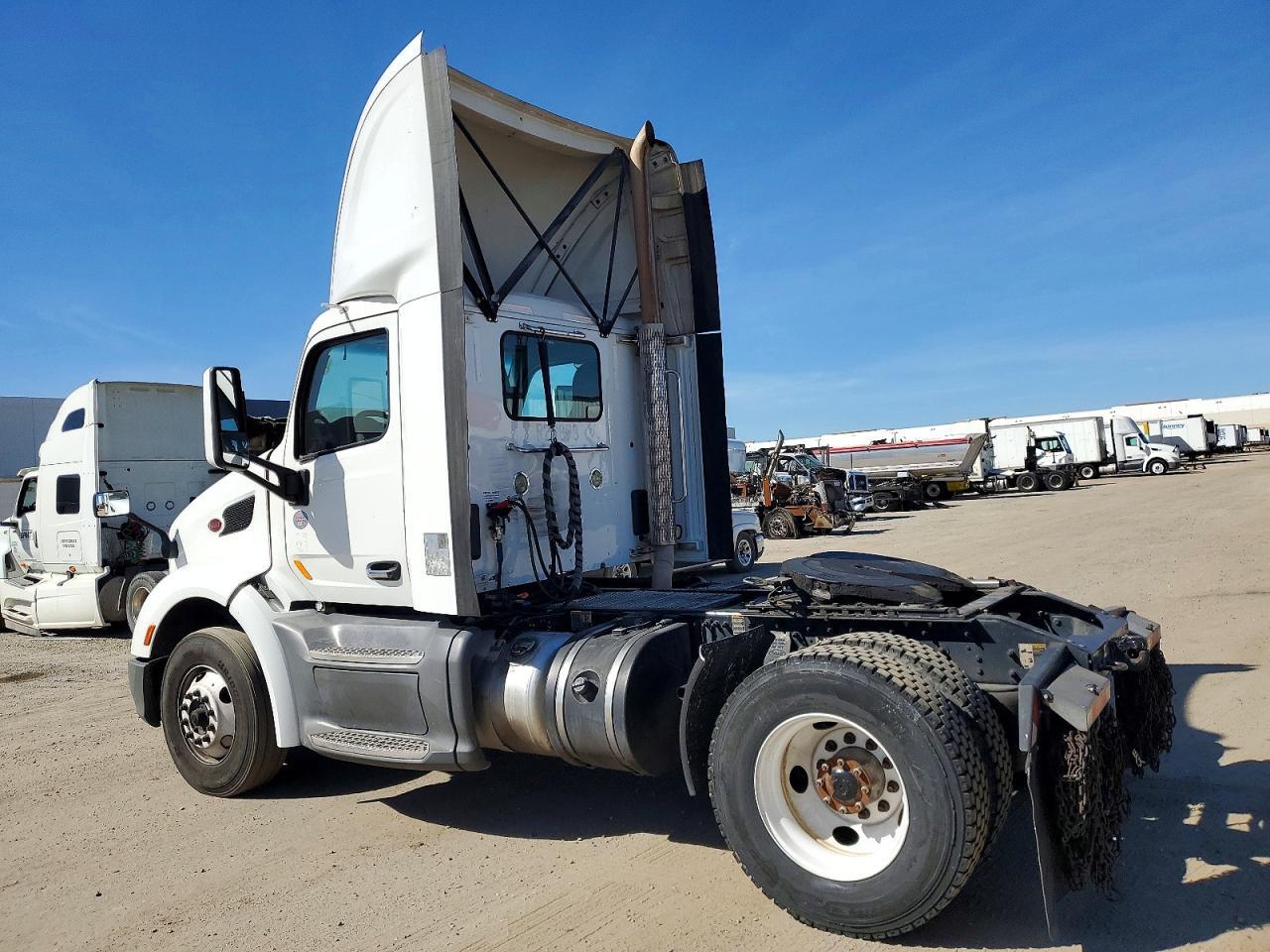 2018 Peterbilt 579 Semi Truck