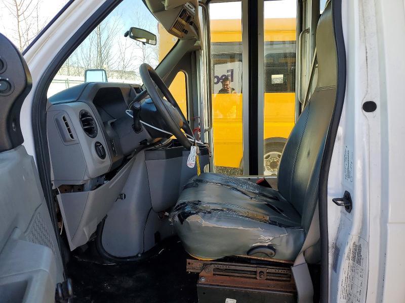 2017 Ford Econoline E450 Super Duty Cutaway Van