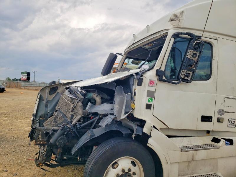2012 Volvo VNL Semi Truck