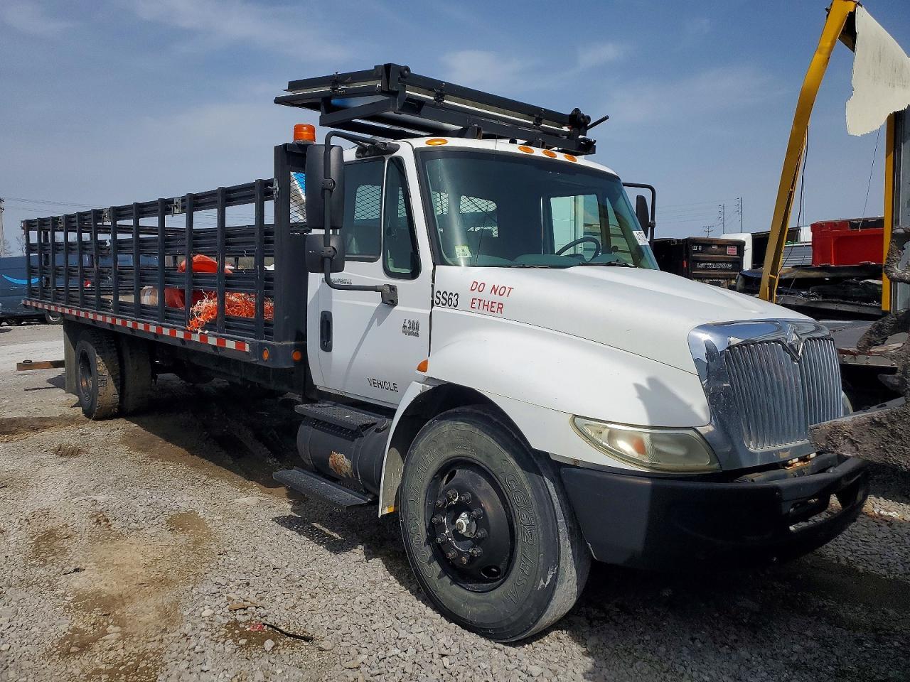 2007 International 4300 Flatbed Truck