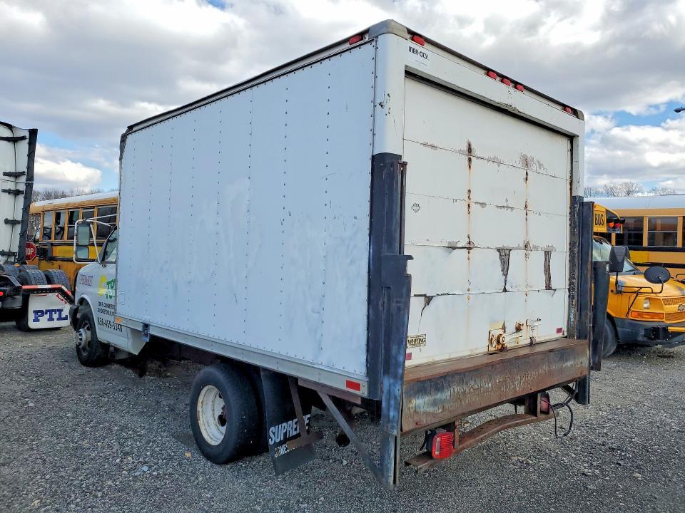 2004 Chev Rolet BOX Truck