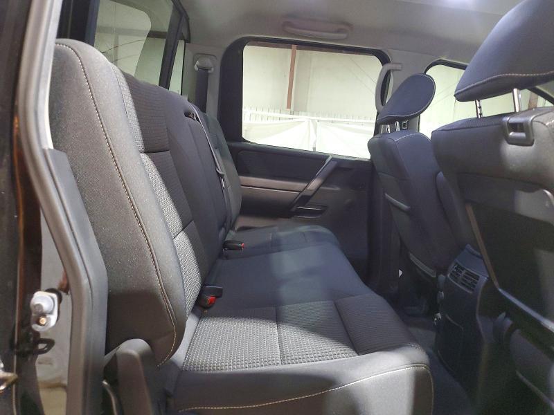 2013 Nissan Titan SV