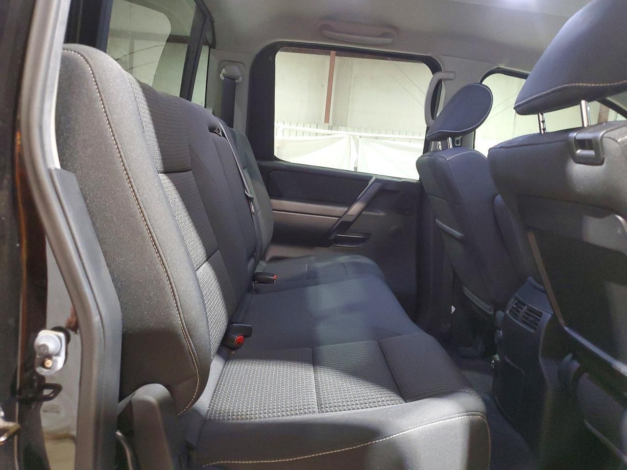 2013 Nissan Titan SV