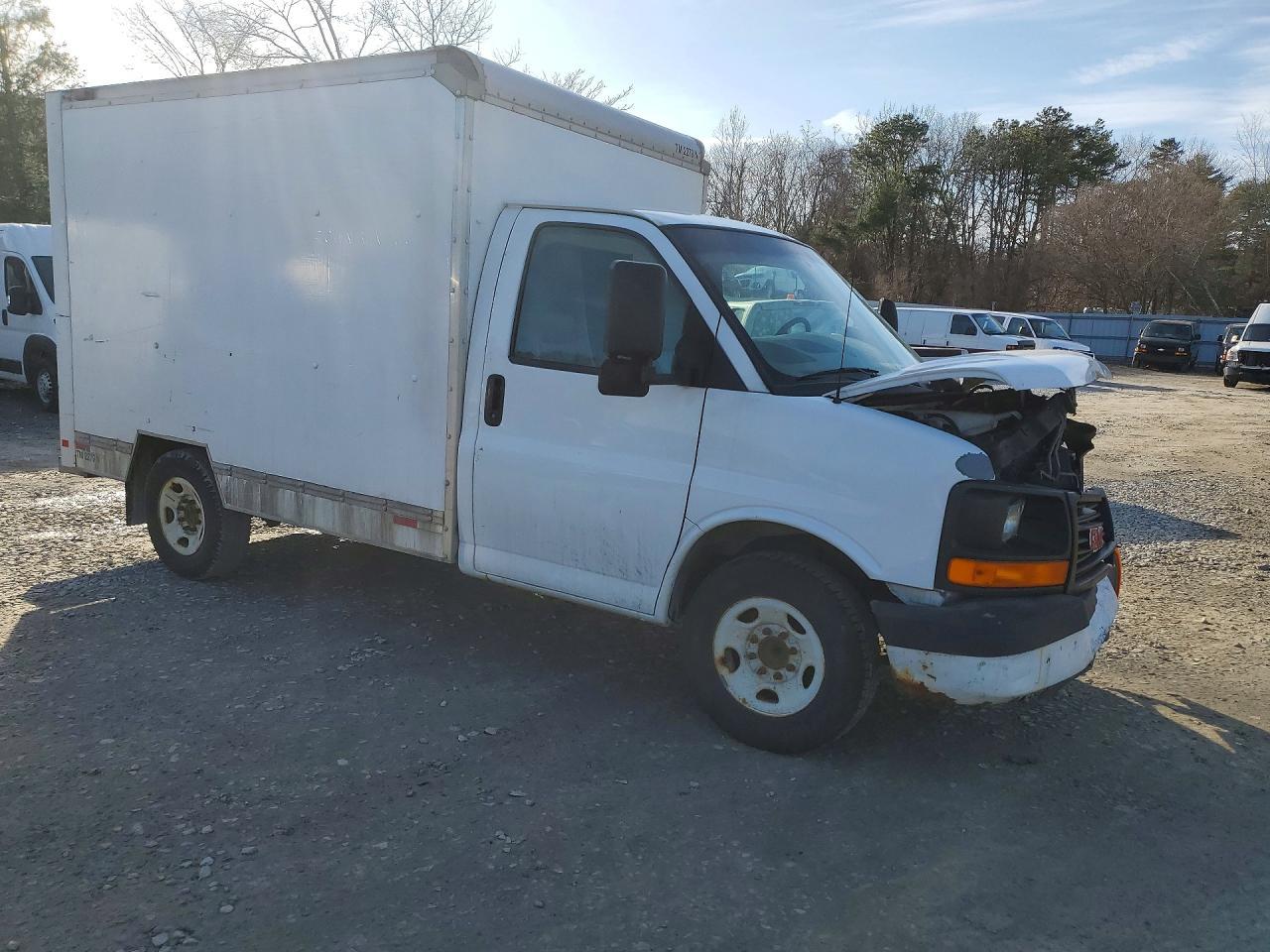 2011 GMC Savana Cutaway G3500