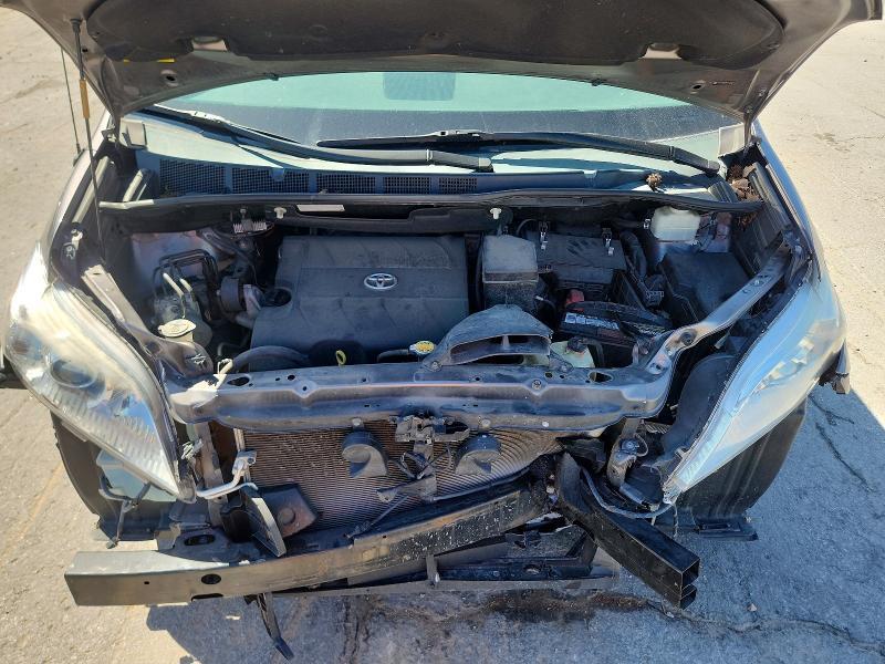 2014 Toyota Sienna xle 8-passenger