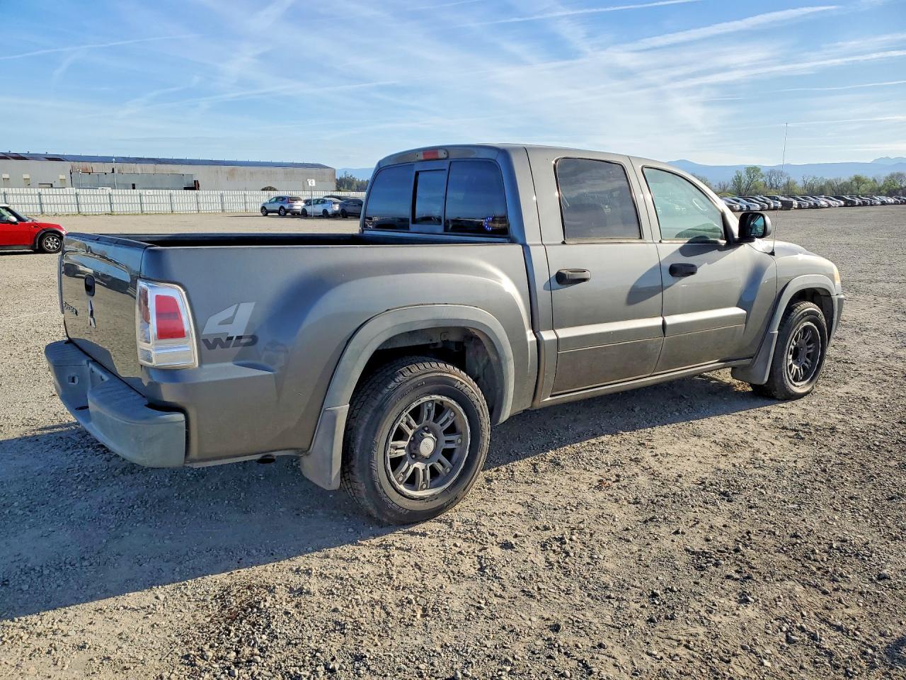 2006 Mitsubishi Raider Durocross