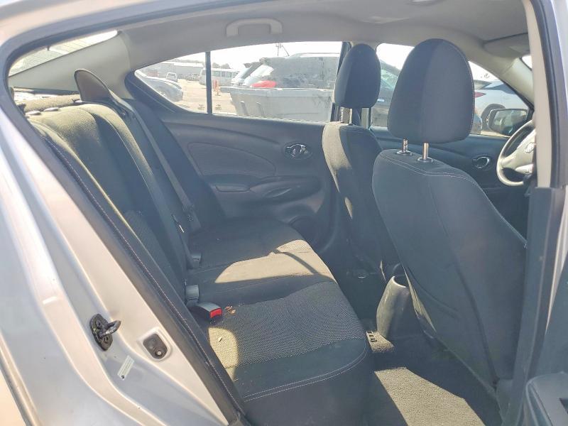 2019 Nissan Versa sv