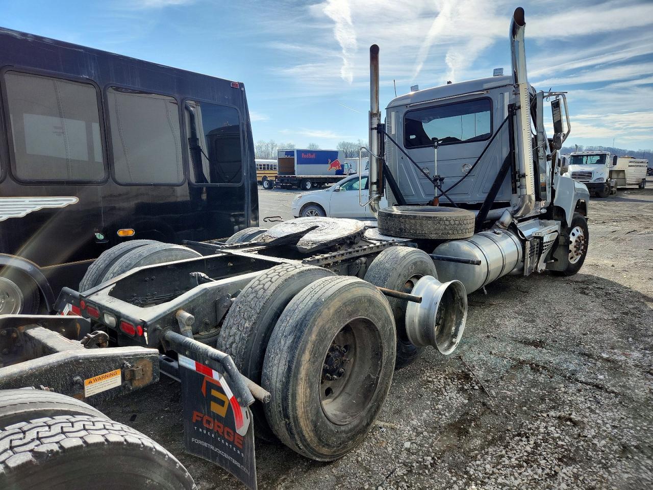 2020 Mack Pinnacle Semi Truck