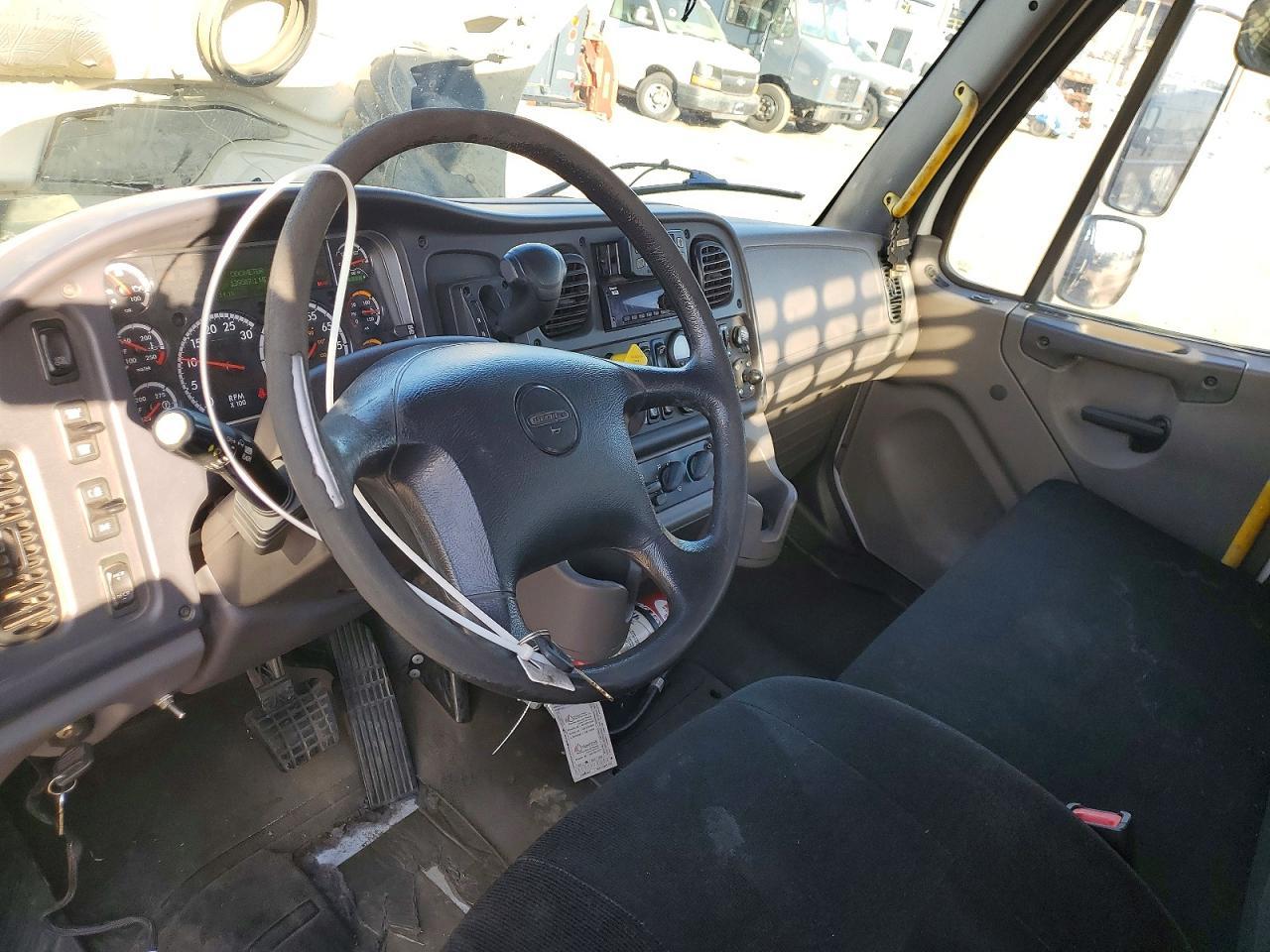 2019 Freightliner Business Class M2 Flatbed Truck