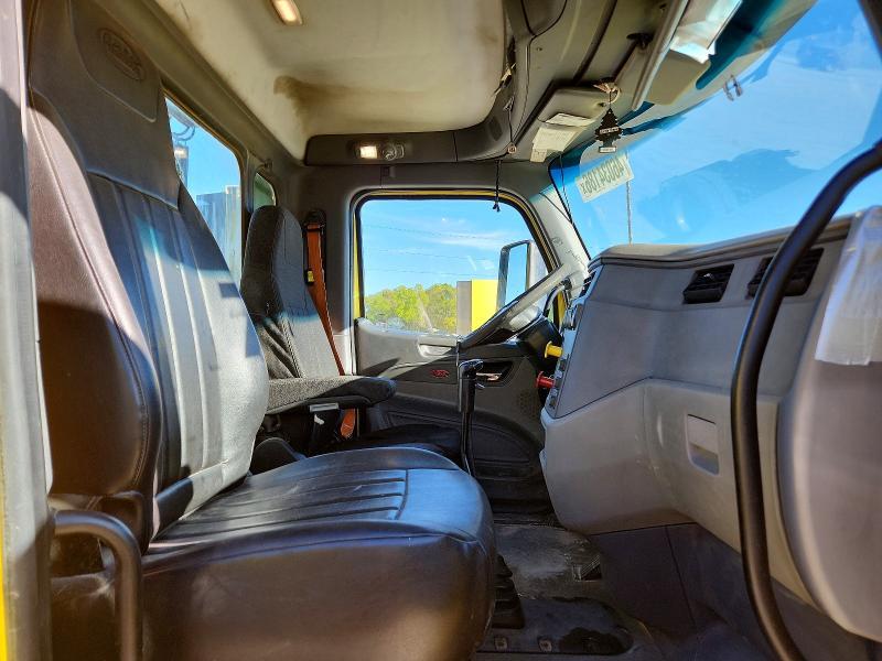 2017 Peterbilt 579 Semi Truck