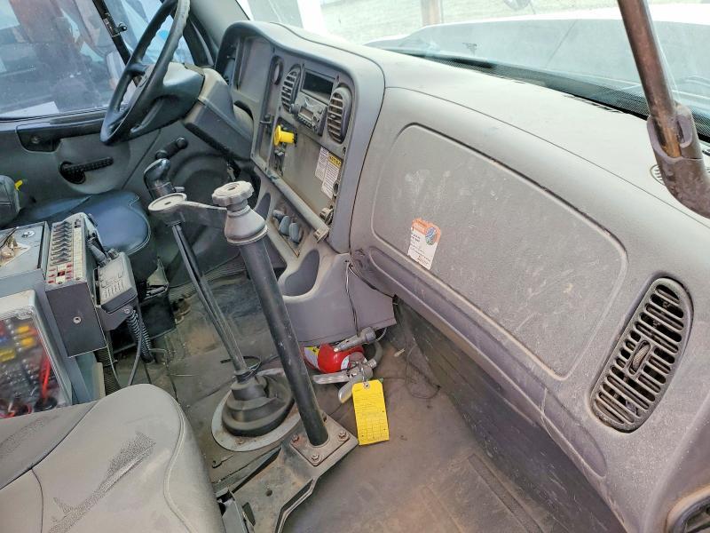 2013 Freigliner 2013 Freightliner 108SD Utility / Service Truck