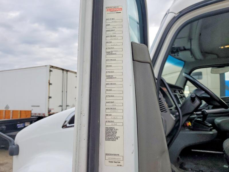 2017 Kenworth T680 Semi Truck