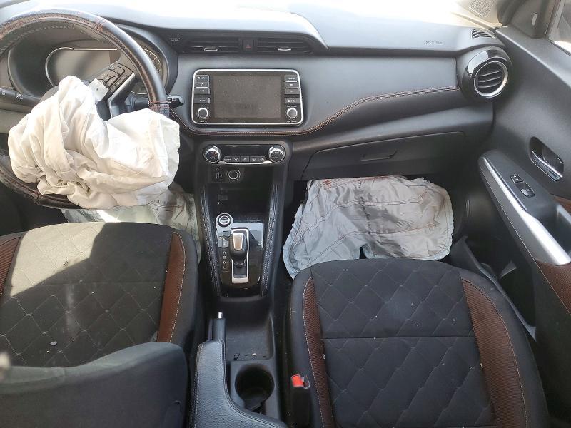 2020 Nissan Kicks sr