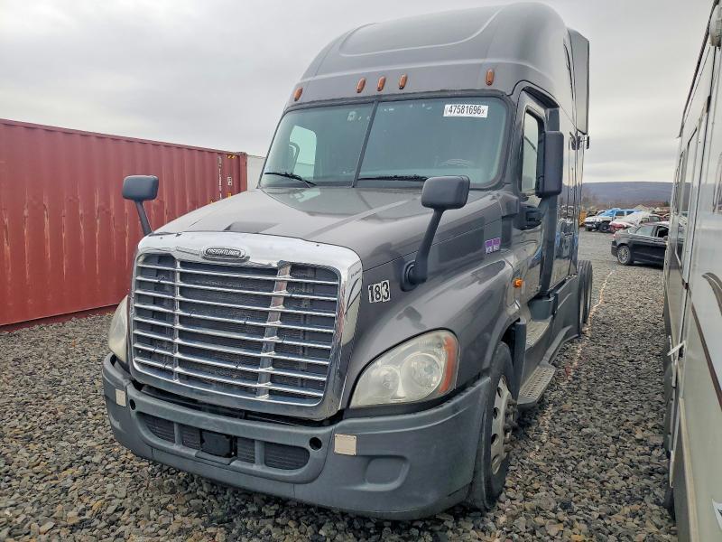 2018 Freightliner Cascadia 125 Semi Truck