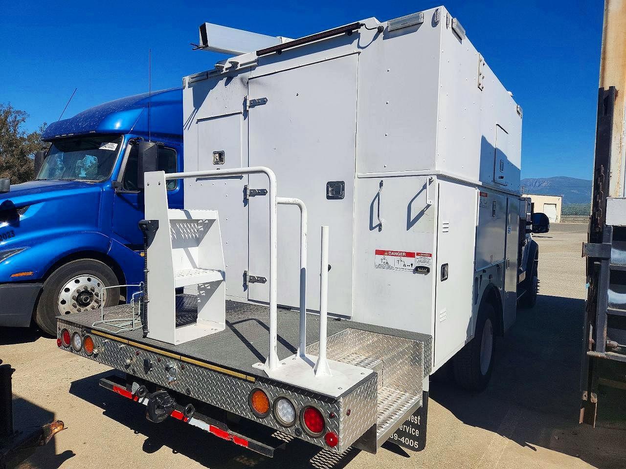 2022 Ford 550 Utility / Service Truck