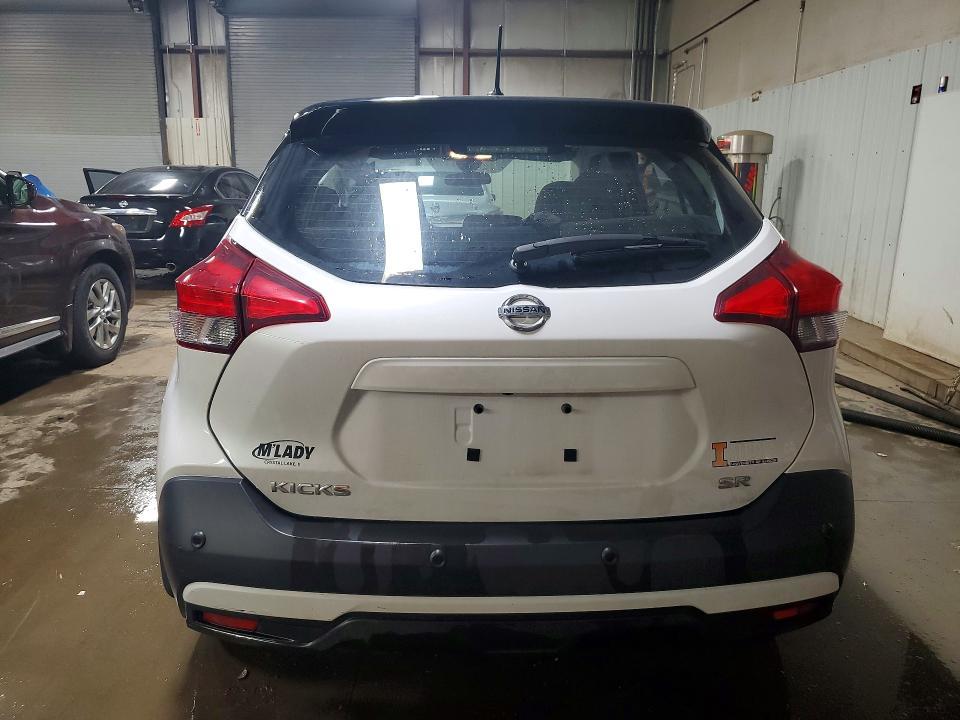 2020 Nissan Kicks sr