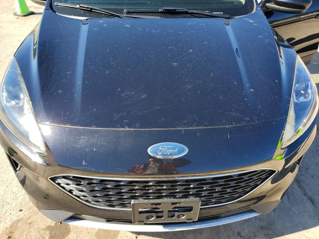 2020 Ford Escape se