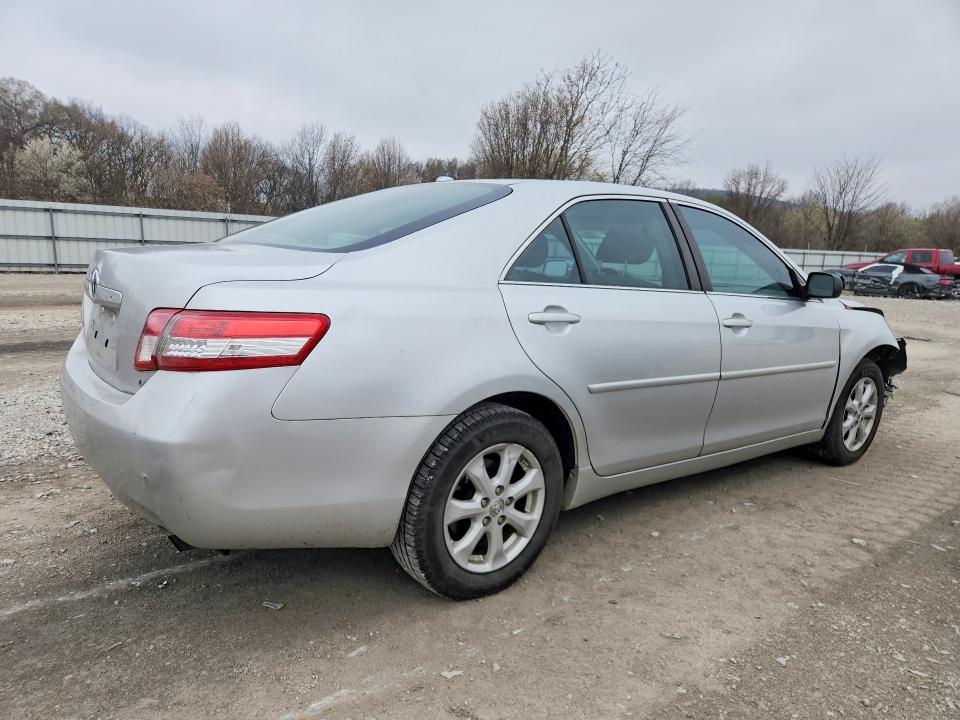 2011 Toyota Camry le