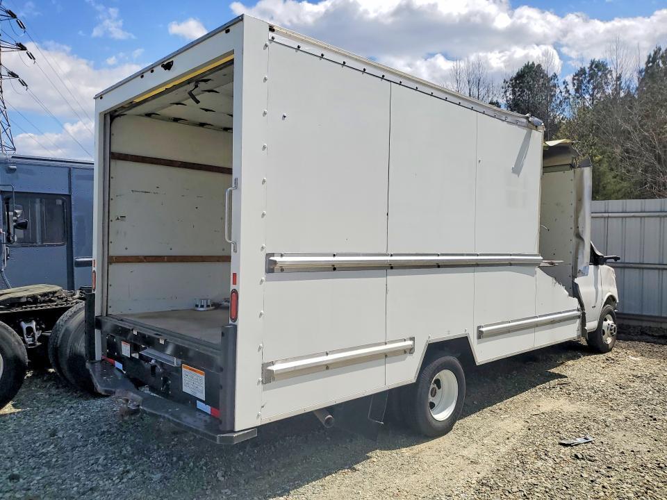 2022 GMC Savana box Truck