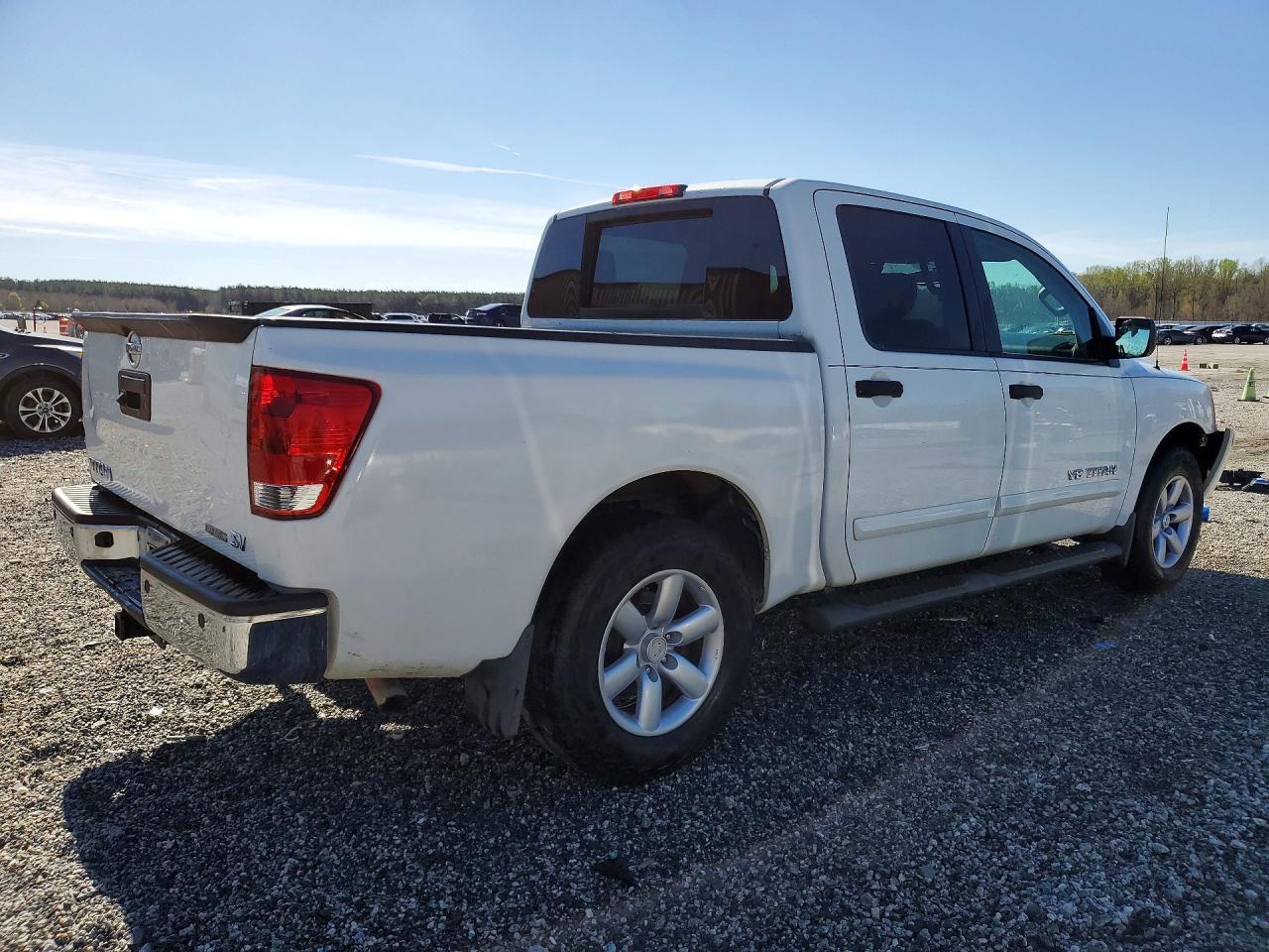 2013 Nissan Titan SV