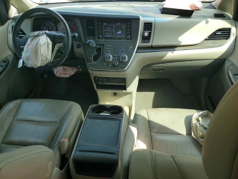 2015 Toyota Sienna xle 8-passenger
