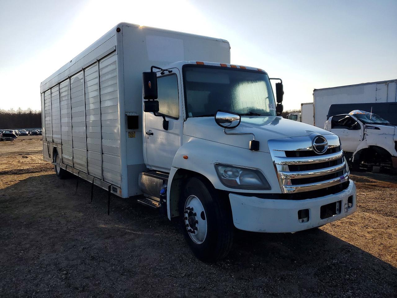 2016 Hino Hino 338-BOX Truck