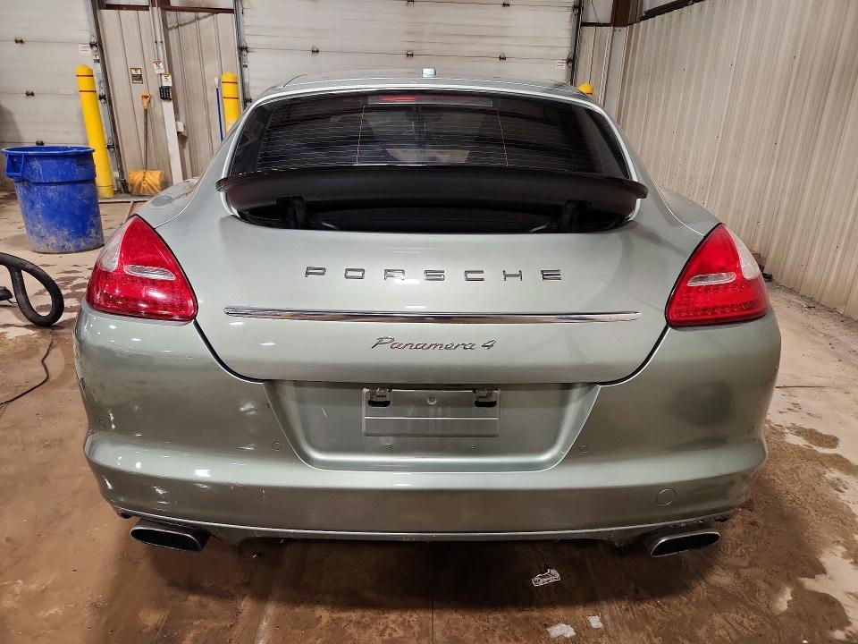 2012 Porsche Panamera 2