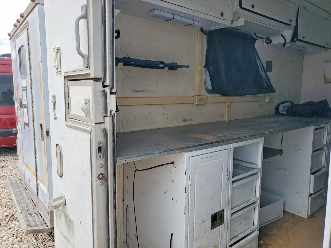 2006 Featherlite Mfg Inc 2006 Featherlite Fiber Optic Splicing Trailer