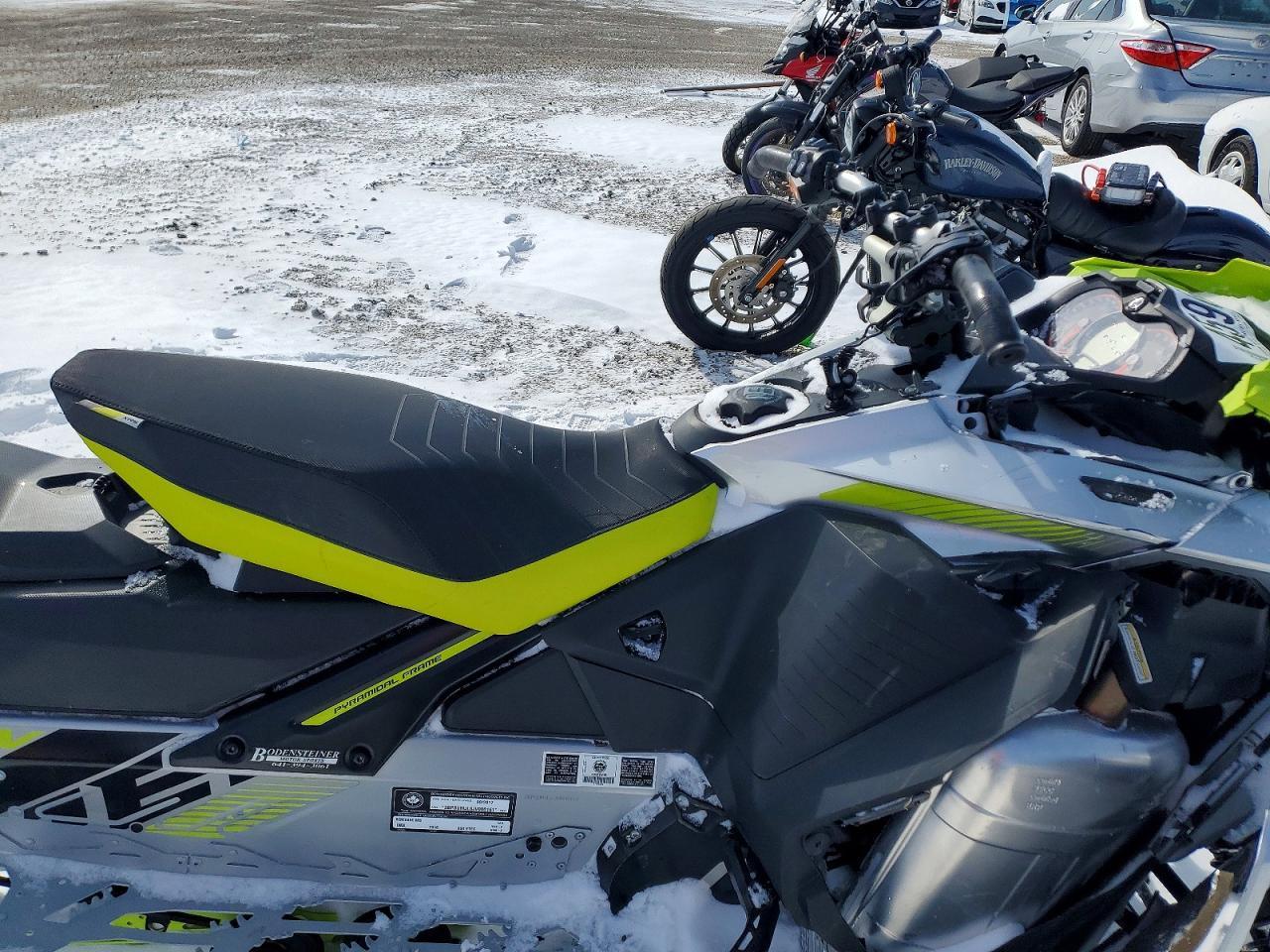 2018 Skidoo Snowmobile