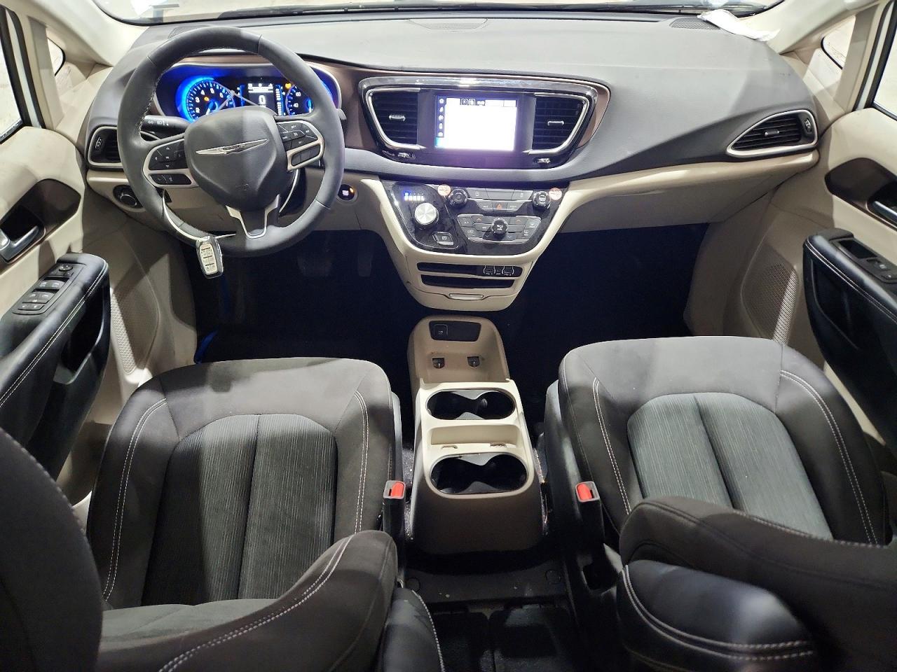 2024 Chrysler Voyager lx