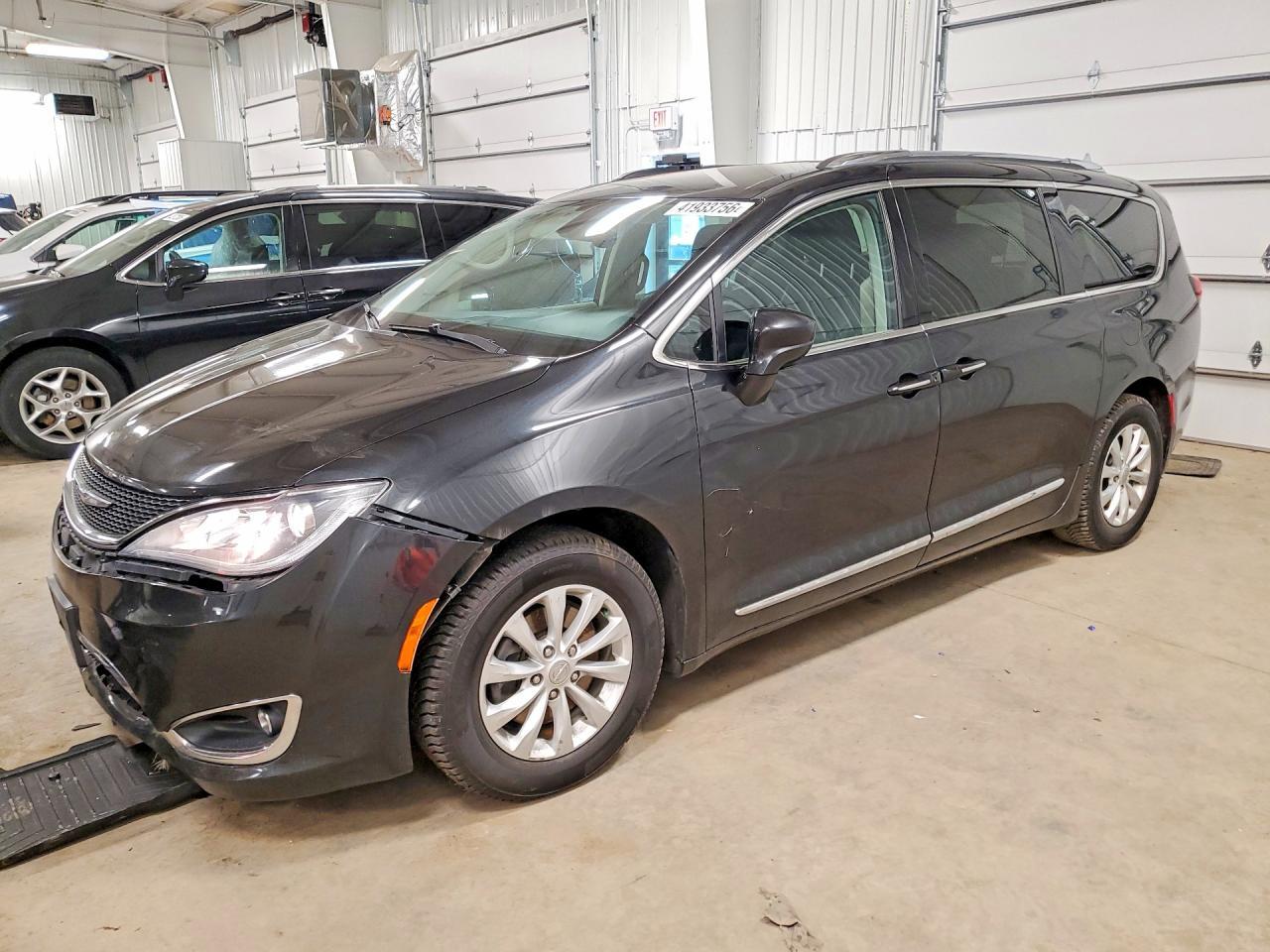 2019 Chrysler Pacifica Touring l