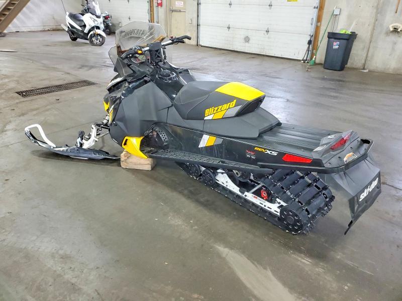 2016 Skidoo Blizzard 600 E-TEC 1