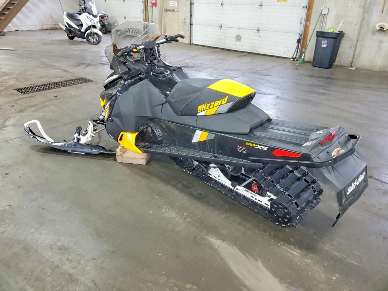 2016 Skidoo Blizzard 600 E-TEC 1