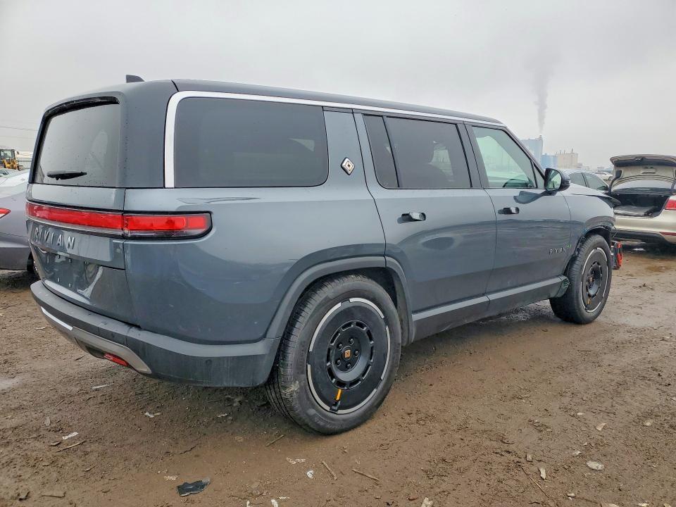 2025 Rivian R1S Adventure