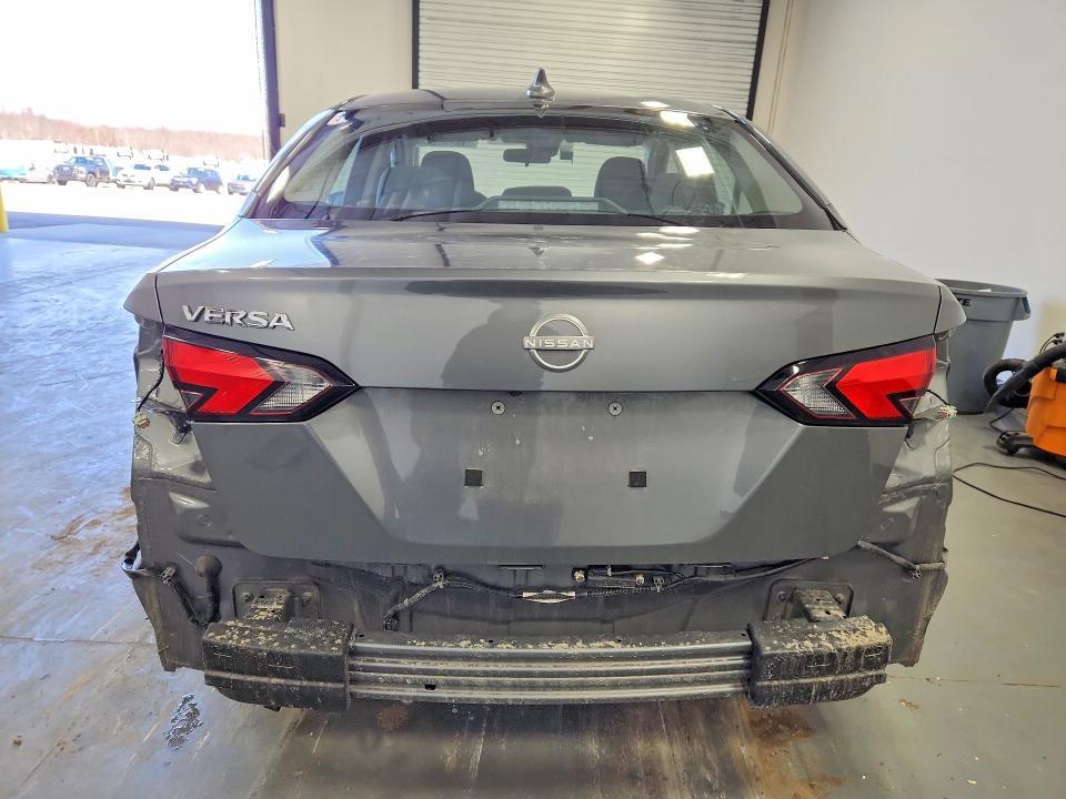 2025 Nissan Versa sv