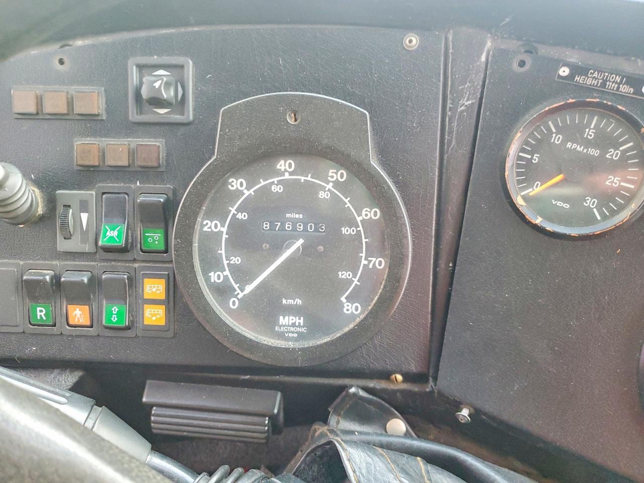 2000 Van Hool T900
