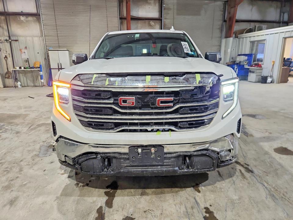 2025 GMC Sierra K1500 slt