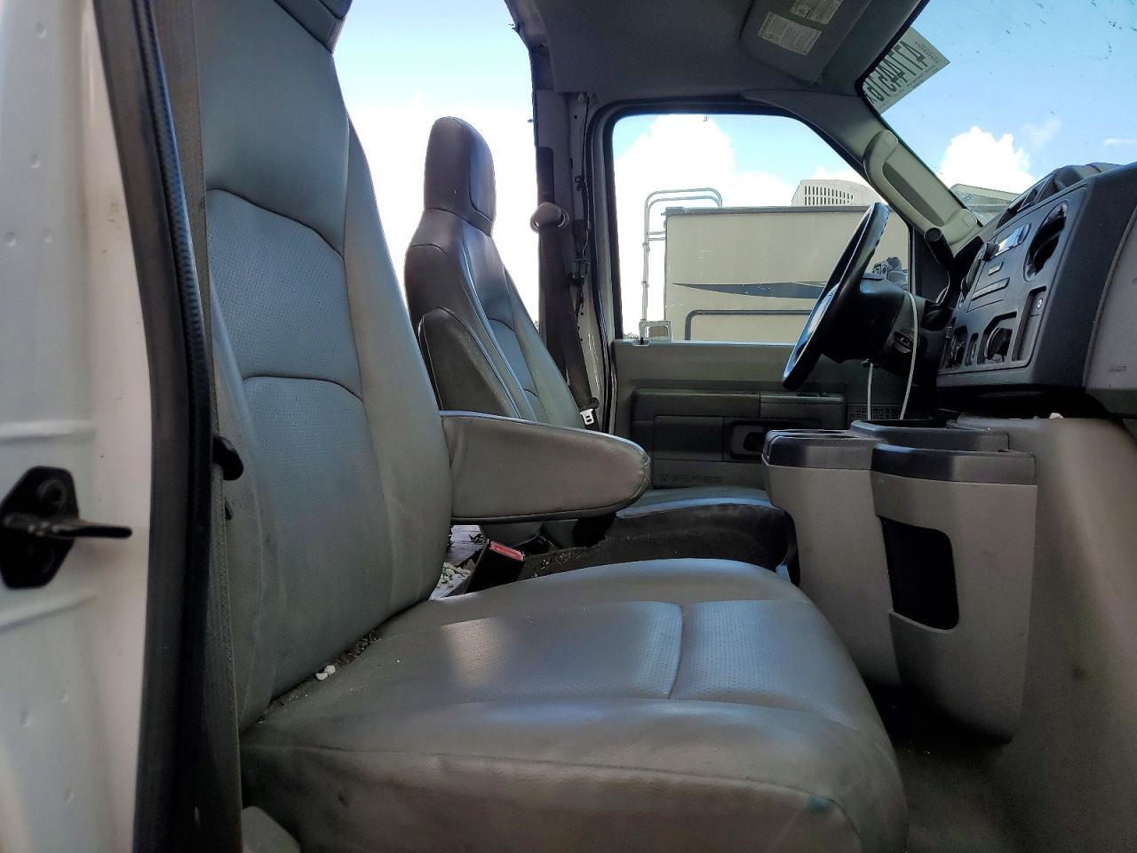 2016 Ford E350 BOX Truck