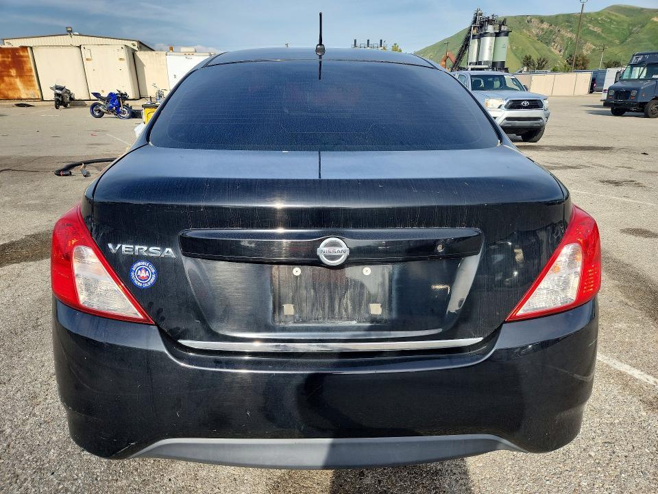 2015 Nissan Versa 1.6 s