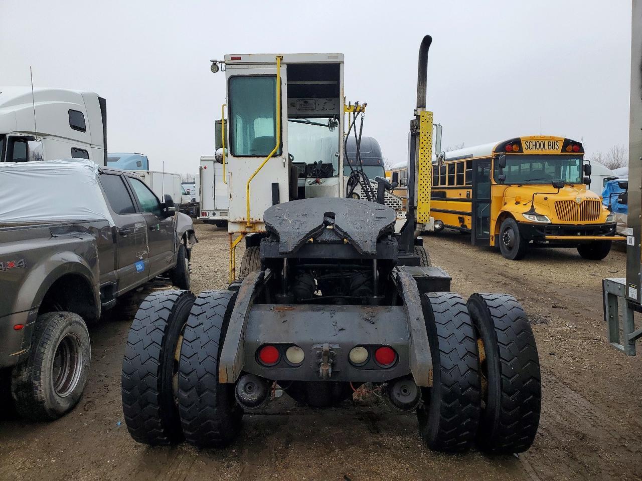 2004 Capacity Of Texas TJ5000-Semi Truck