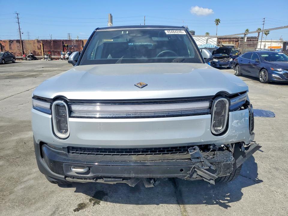 2025 Rivian R1S Adventure