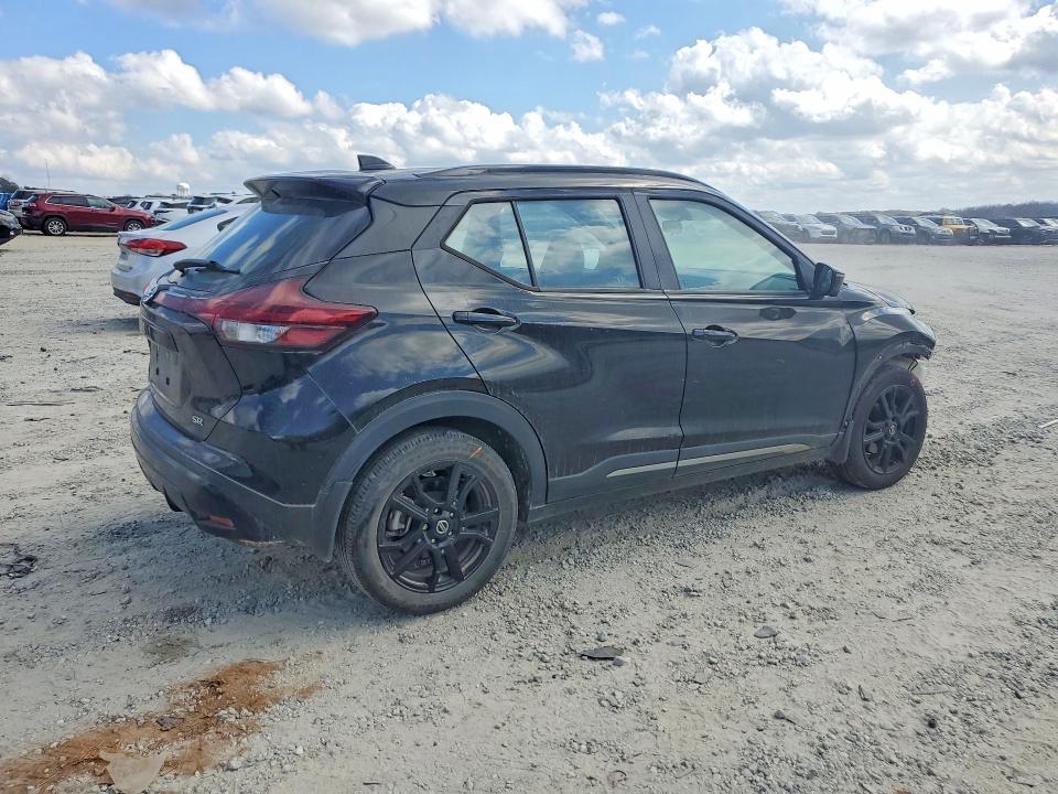 2021 Nissan Kicks sr