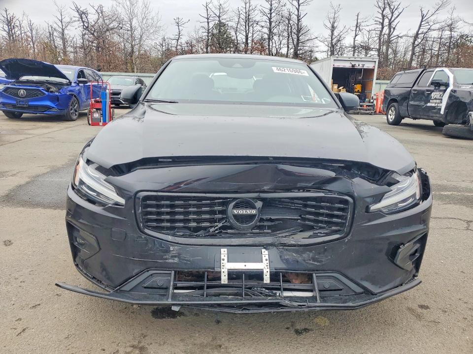 2022 Volvo S60 B5 Momentum