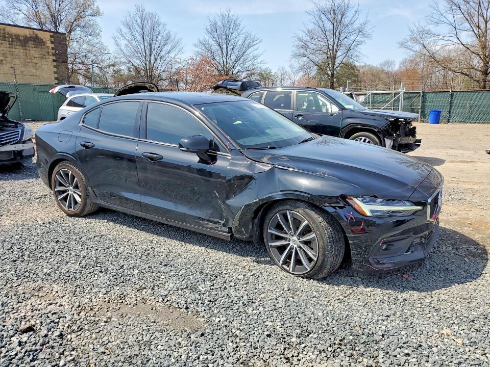 2021 Volvo S60 T5 Momentum