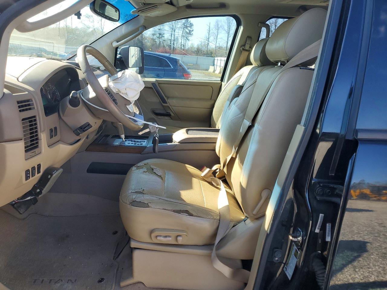 2011 Nissan Titan SV